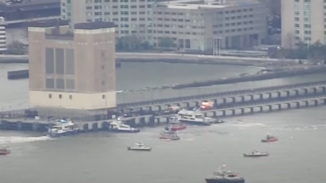 νέα-υόρκη-ελικόπτερο-έπεσε-στον-ποταμ-563558011