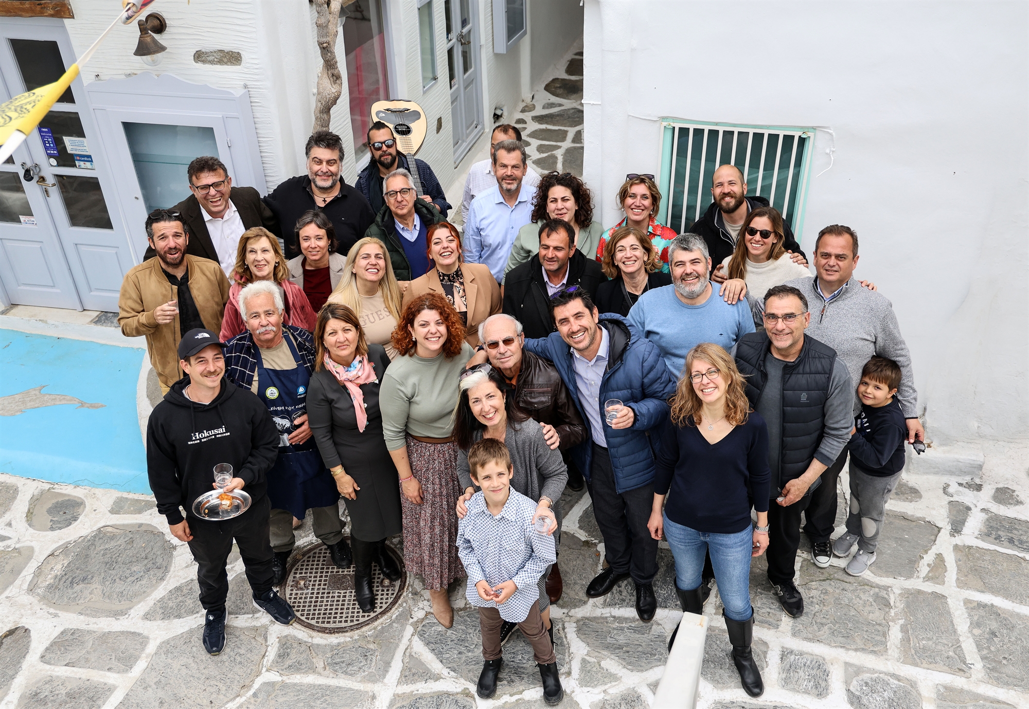 Πάρος: «Εδώ κάτι βαστάει ακόμα»-5