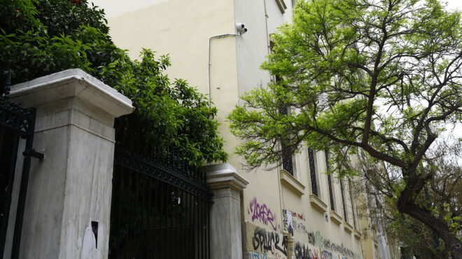 κάμερες-στο-ιστορικό-κτίριο-του-πολυτ-563554345