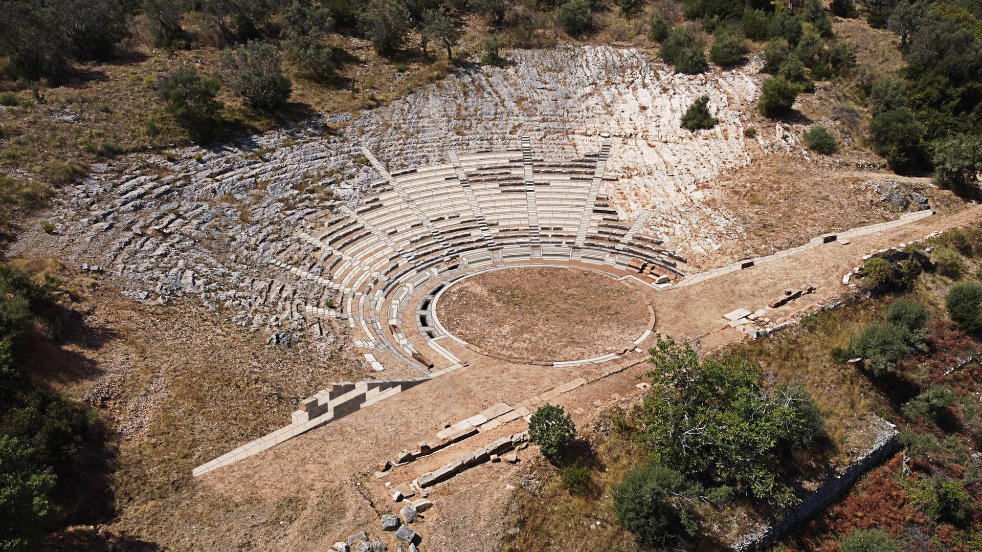 Λευκάδα: Στο φως το πρώτο αρχαίο θέατρο των Ιονίων νησιών-12