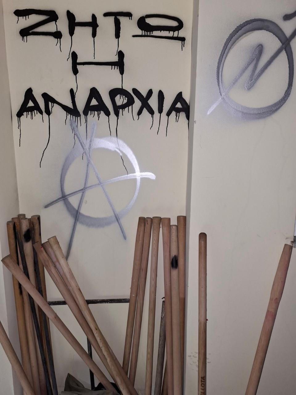 Εξάρχεια: Επιχείρηση της ΕΛ.ΑΣ. σε κτίριο που τελεί υπό κατάληψη-2