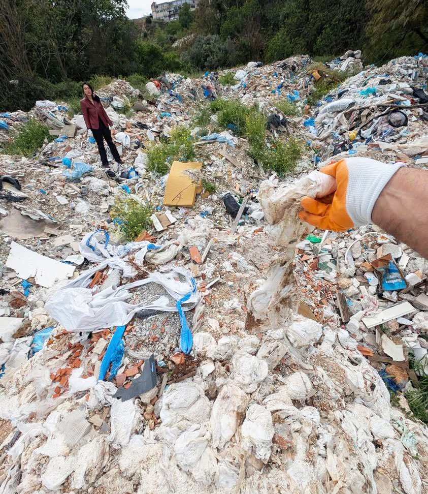 Απορρίμματα από το Τζάνειο στην κοίτη του Κηφισού-1