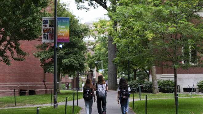 ηπα-η-πολιορκία-βρήκε-τα-campus-με-τις-θύρες-563550484