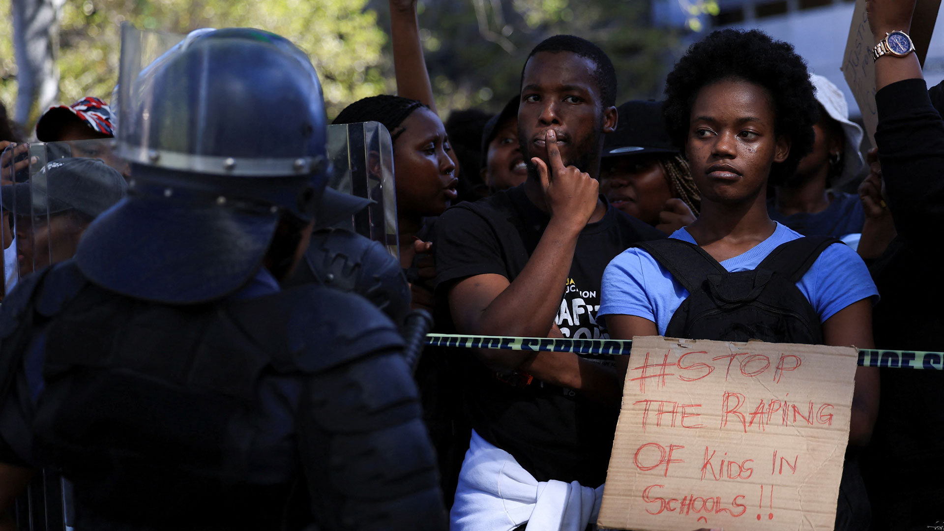 Νότια Αφρική: Διαδηλώσεις για τον βιασμό 7χρονης στο σχολείο της-4