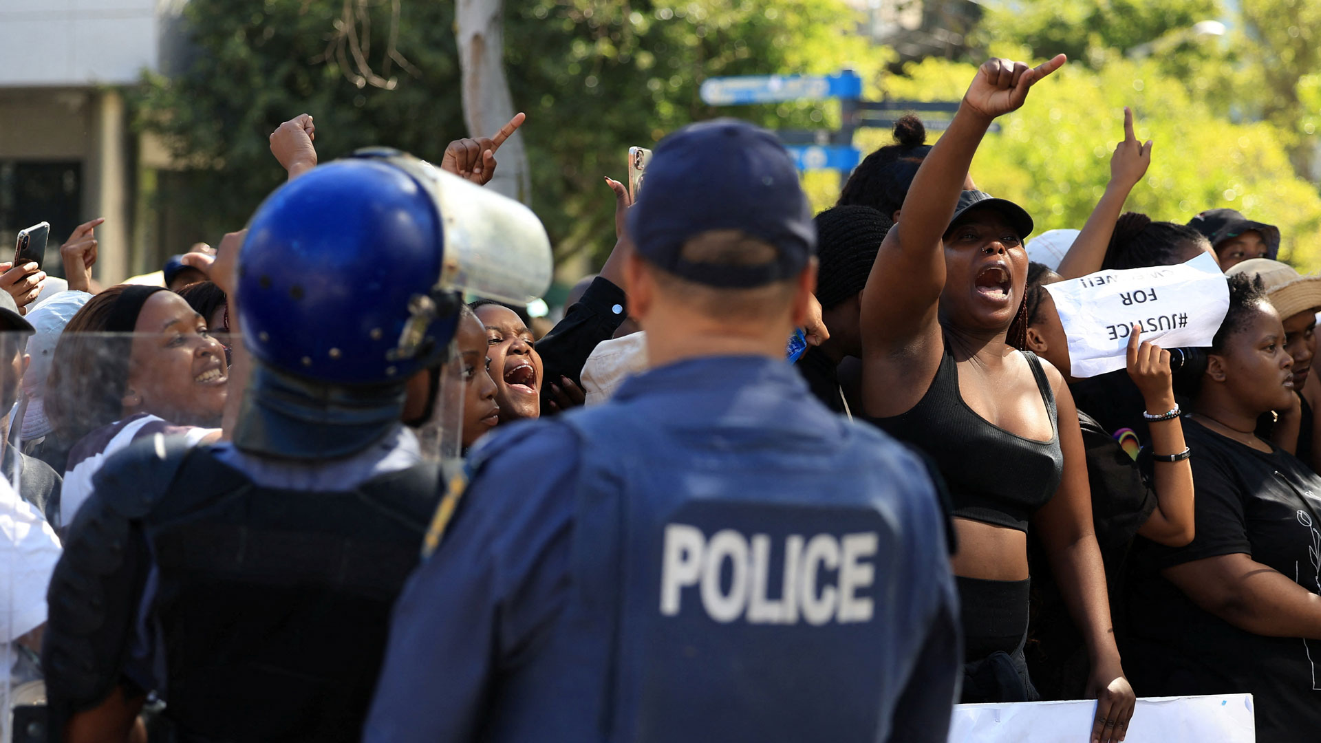 Νότια Αφρική: Διαδηλώσεις για τον βιασμό 7χρονης στο σχολείο της-3