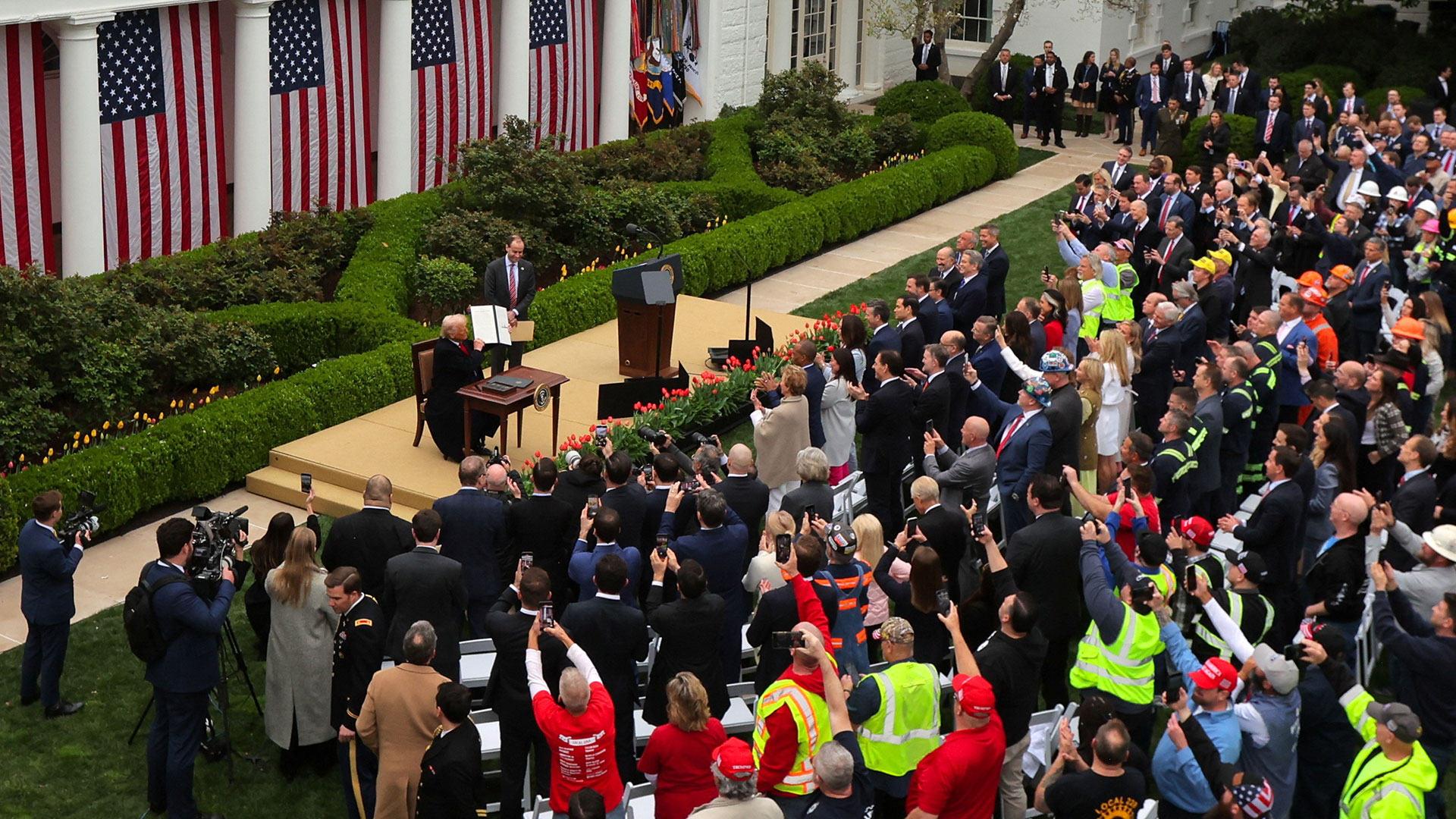 Τραμπ: Δασμοί 20% σε προϊόντα από την Ε.Ε. και 34% από την Κίνα-1