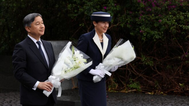 στην-ιβο-τζίμα-ο-ιάπωνας-αυτοκράτορας-563552722