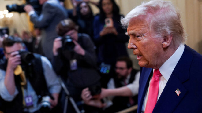 δασμοί-πόσο-θα-κόστιζε-ένα-iphone-αν-κατασκε-563555326