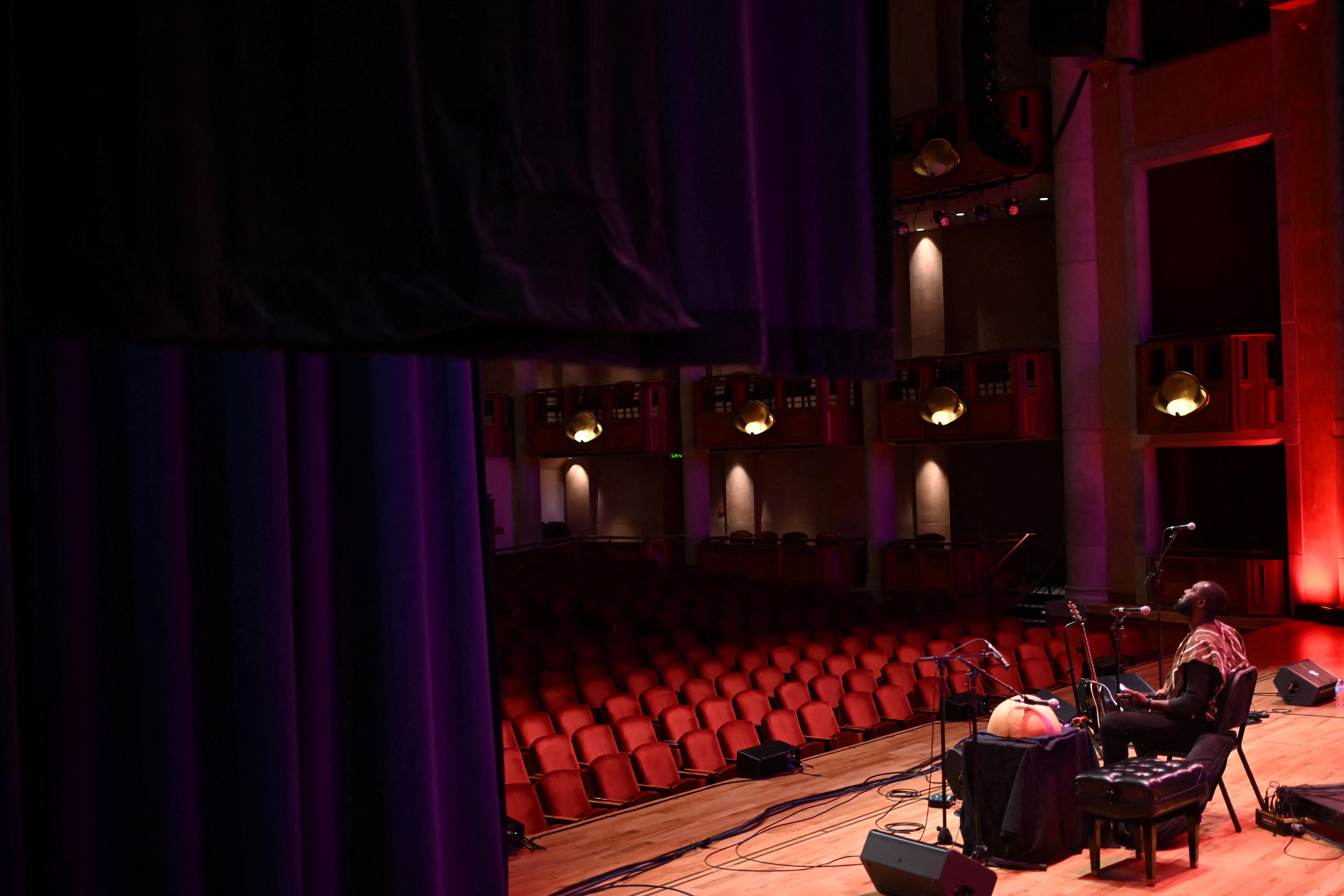 «Εκτόξευση του κόστους»: Ανήσυχοι οι επιχειρηματίες για τις επιπτώσεις από τους δασμούς Τραμπ-1