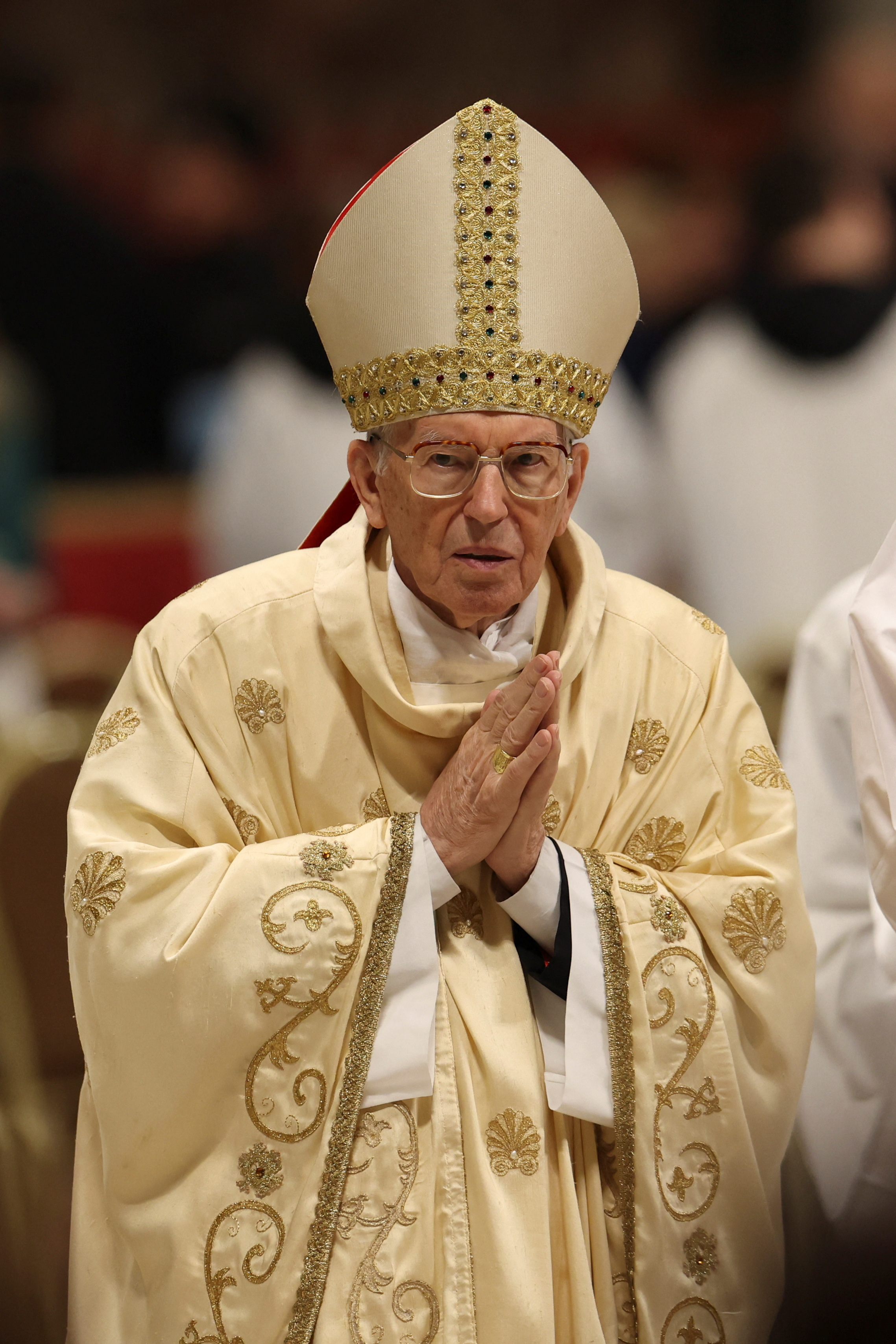 Το γλωσσάρι της παπικής μετάβασης: Από το «extra omnes» έως το… δαχτυλίδι του ψαρά-2