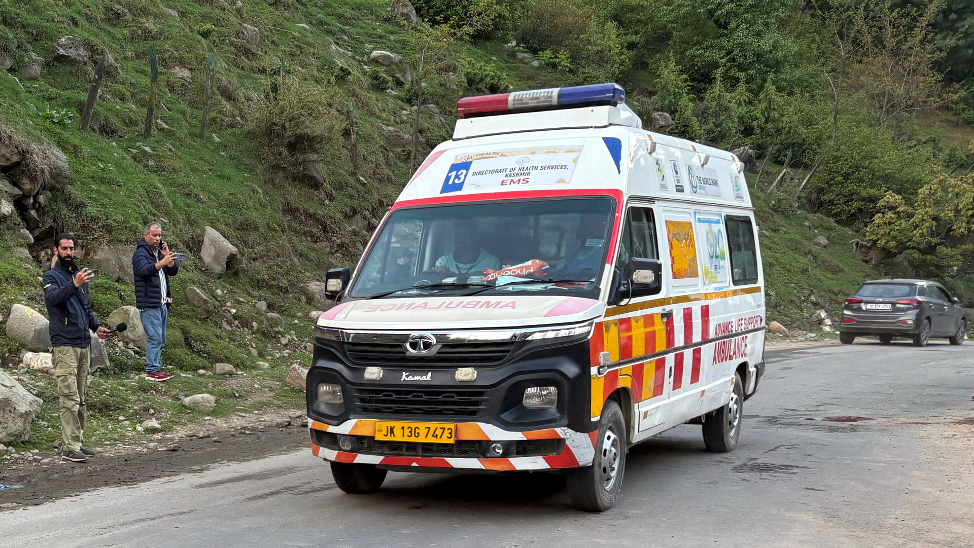 Ινδία: Επίθεση ενόπλων σε ομάδα τουριστών στο Κασμίρ – Τουλάχιστον 20 νεκροί-2