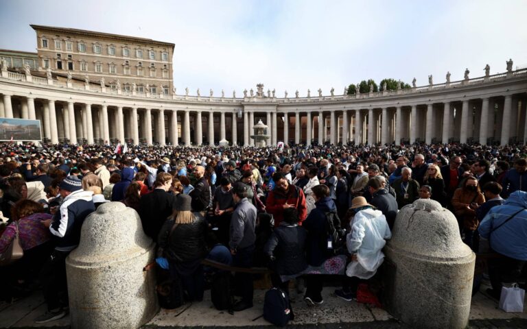 λεπτό-προς-λεπτό-η-κηδεία-του-πάπα-φραγ-563582869