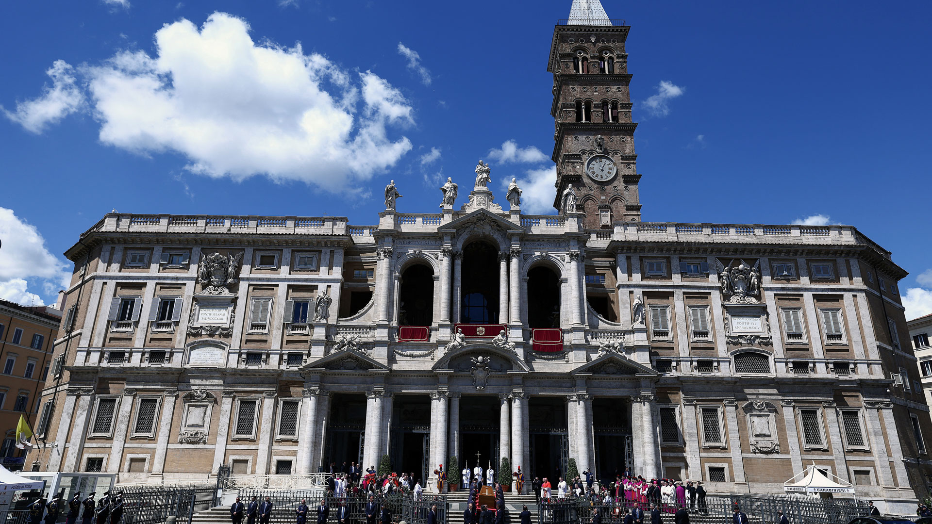 Δέκα στιγμιότυπα από το τελευταίο αντίο στον Πάπα Φραγκίσκο-8