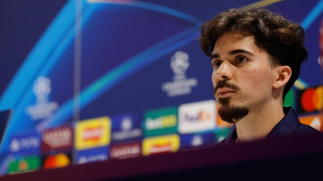 βάλτε-έναν-βιτίνια-στην-ποδοσφαιρική-563588122