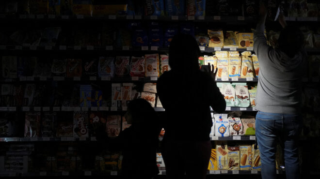 μπλακ-άουτ-σε-κατάσταση-έκτακτης-ανάγ-563585194