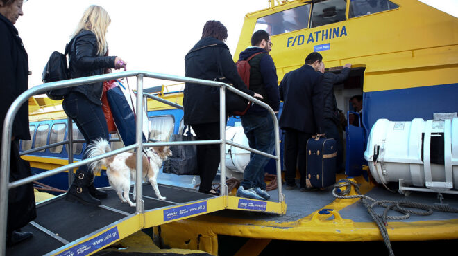 πάσχα-σε-εξέλιξη-η-έξοδος-των-εκδρομέω-563569093