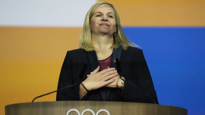 δοε-η-κόβεντρι-στρώνει-χαλί-αρχικά-στ-563548369