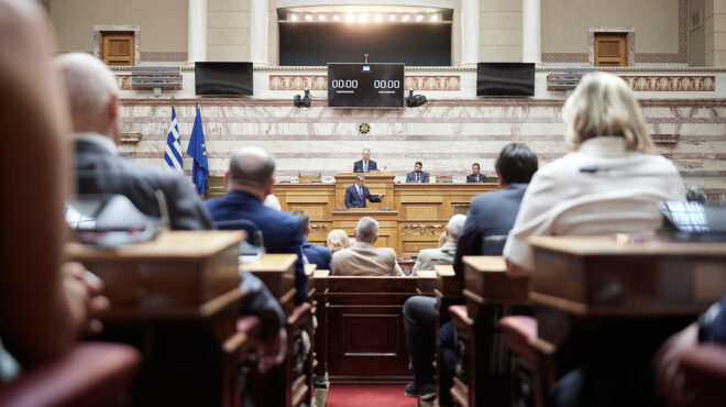 διπλό-μήνυμα-προς-το-εσωτερικό-της-ν-δ-563548147