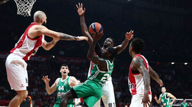 mε-το-κομπιουτεράκι-στο-χέρι-η-ευρωλίγκ-563552242