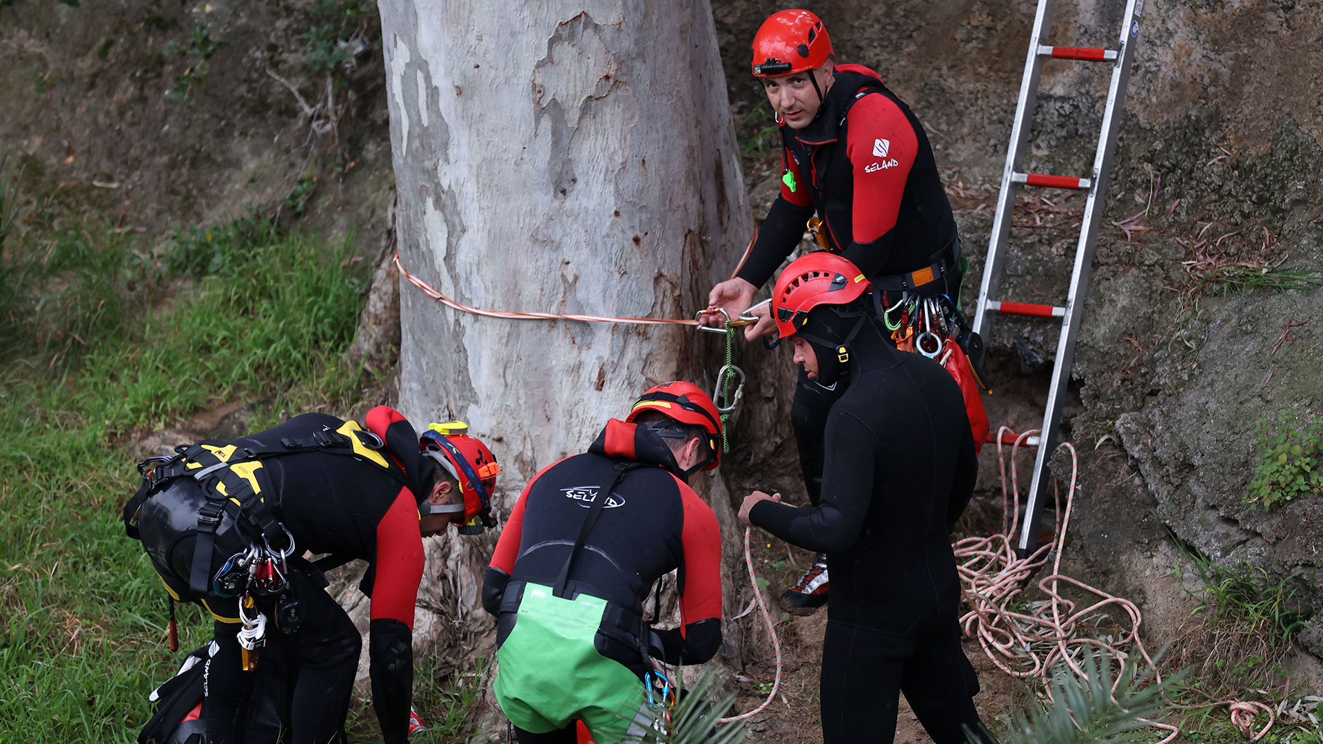 Πατήσια: Απεγκλωβίστηκαν 2 άτομα από το ρεύμα Προμπονά, μετά από επιχείρηση της ΕΜΑΚ-2