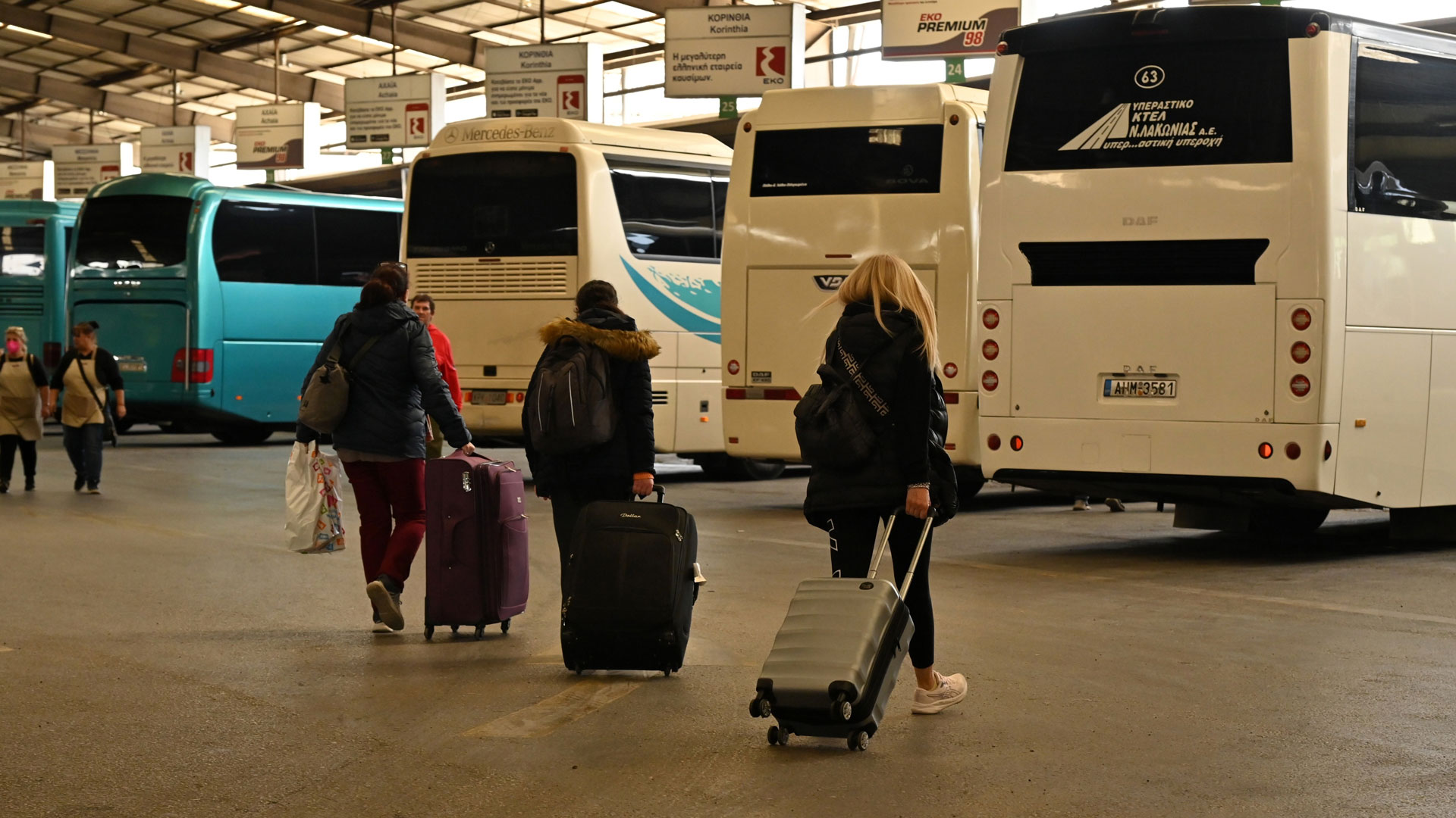 Κορυφώνεται η έξοδος του Πάσχα: Αυξημένη κίνηση στα λιμάνια, καθυστερήσεις στην Αττική Οδό-9