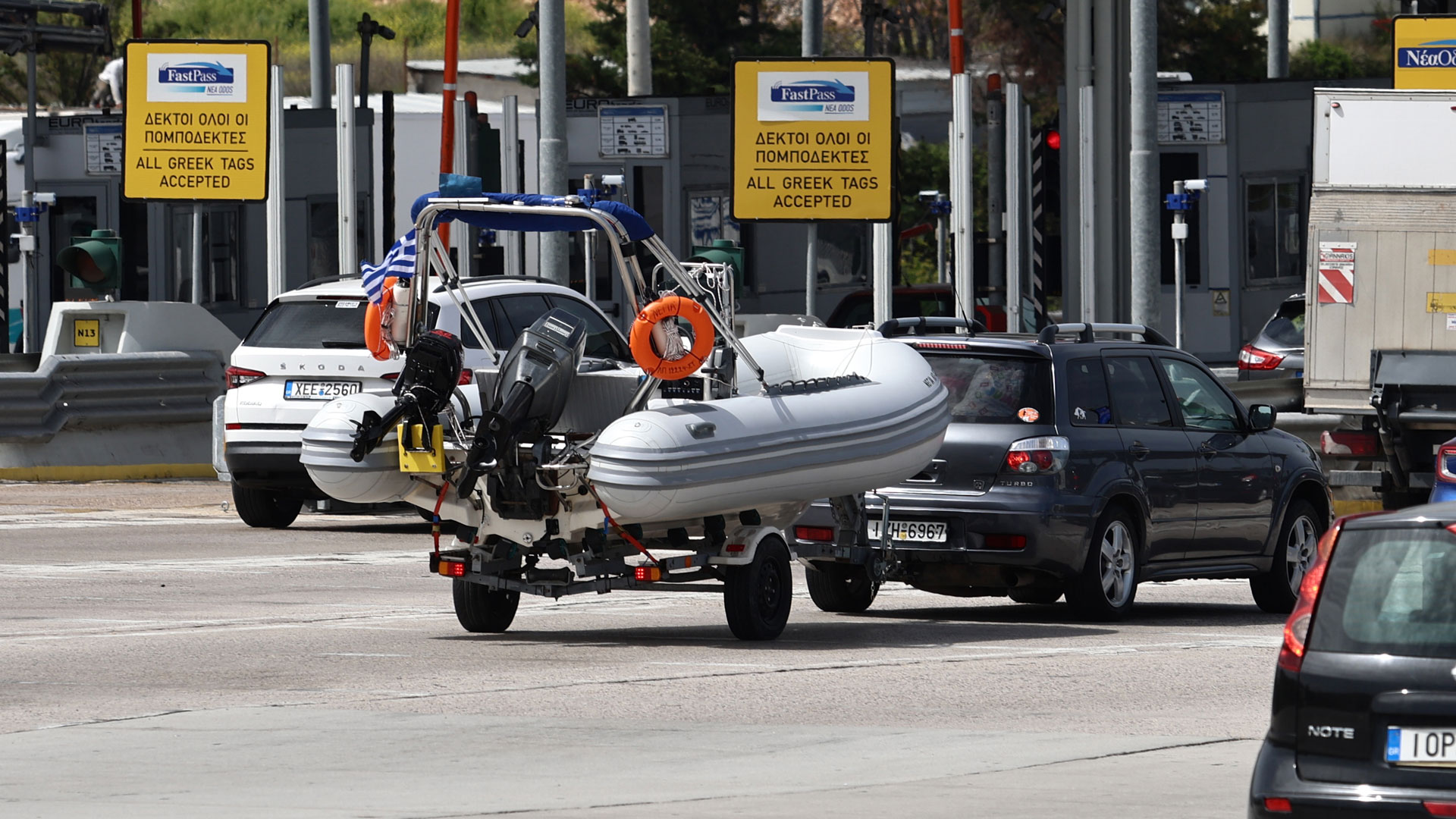 Κορυφώνεται η έξοδος του Πάσχα: Αυξημένη κίνηση στα λιμάνια, καθυστερήσεις στην Αττική Οδό-3