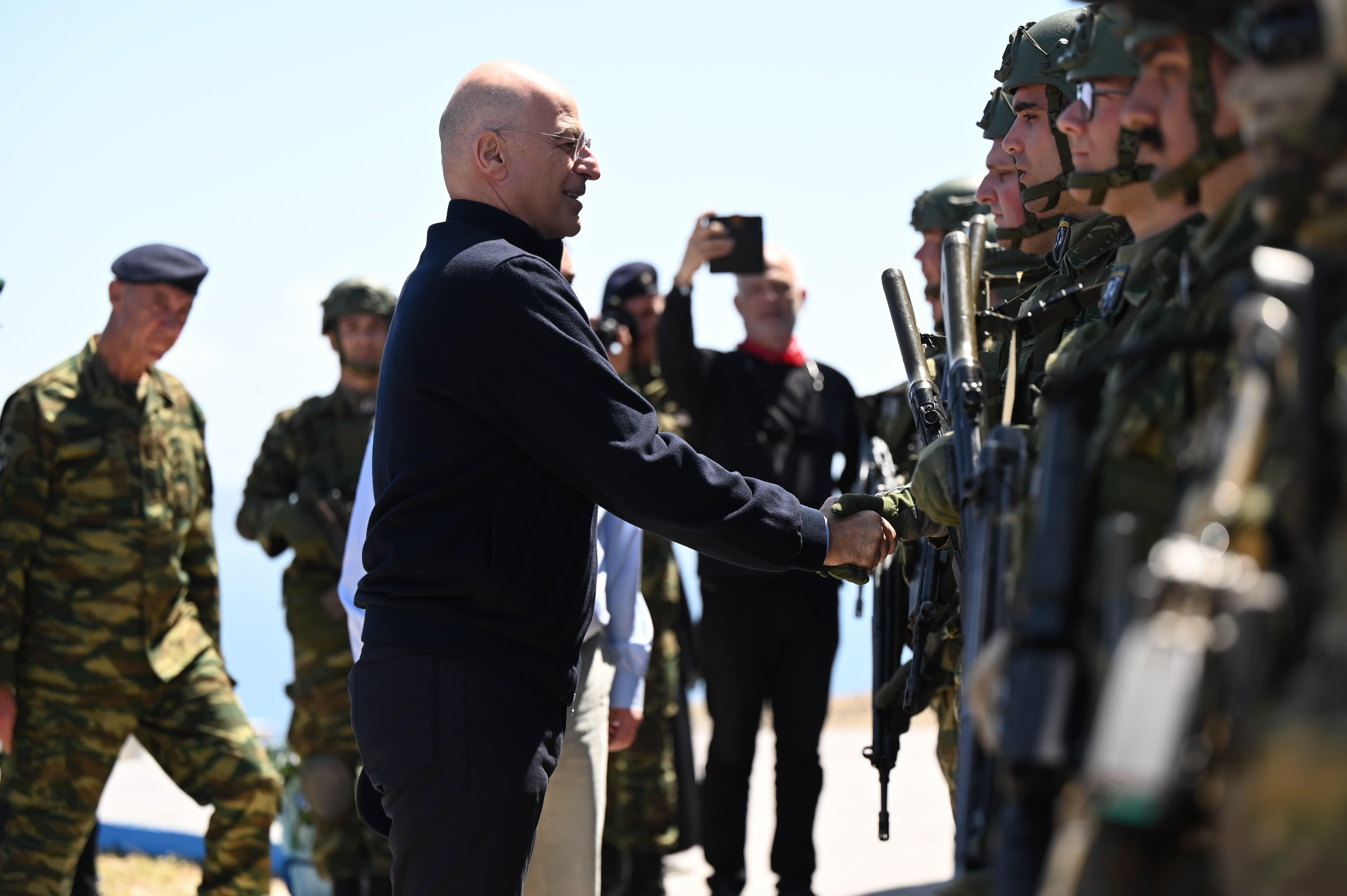 Στο επιτηρητικό φυλάκιο Παναγιάς Οινουσσών ο Νίκος Δένδιας-1