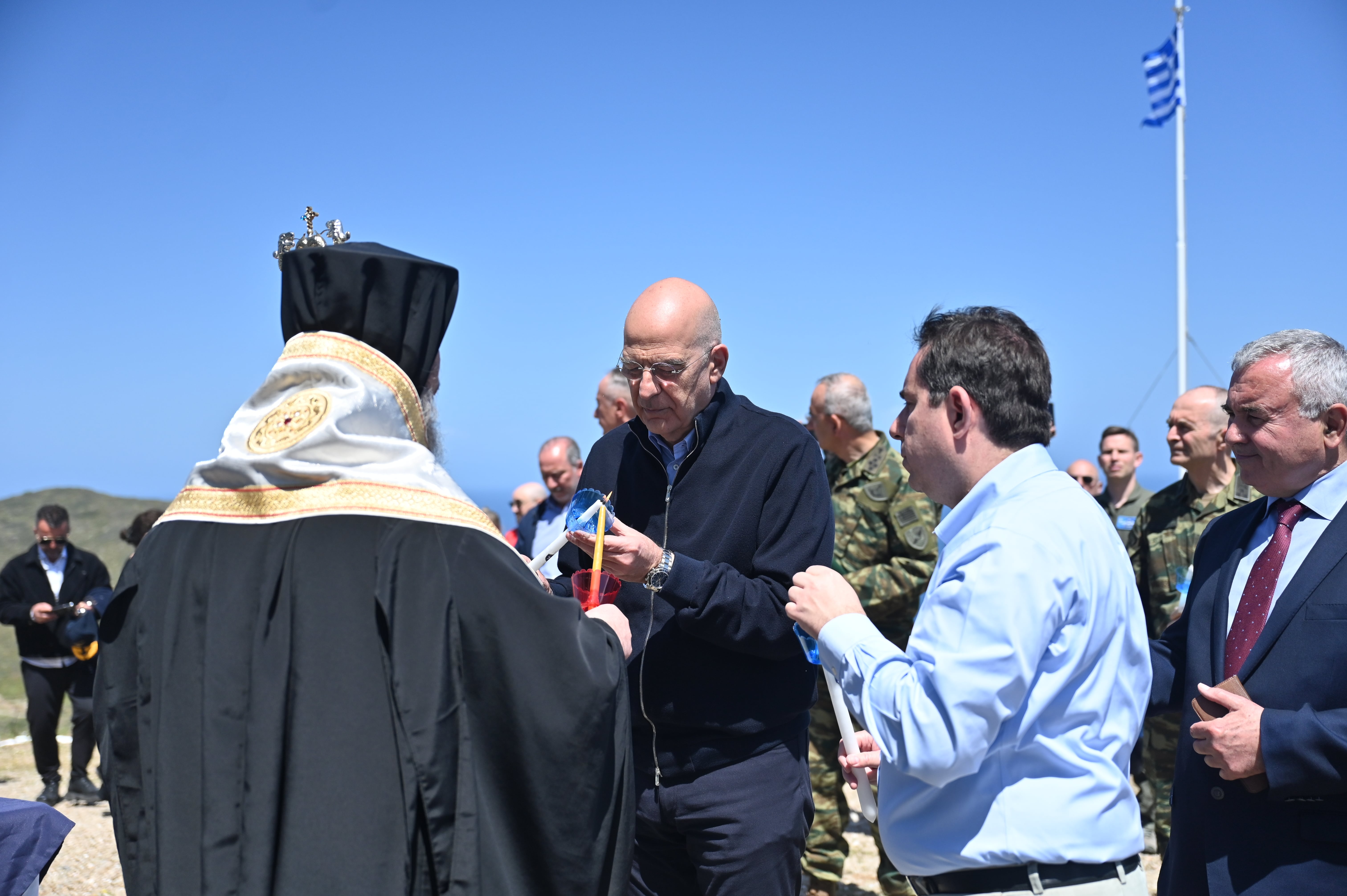 Στο επιτηρητικό φυλάκιο Παναγιάς Οινουσσών ο Νίκος Δένδιας-2