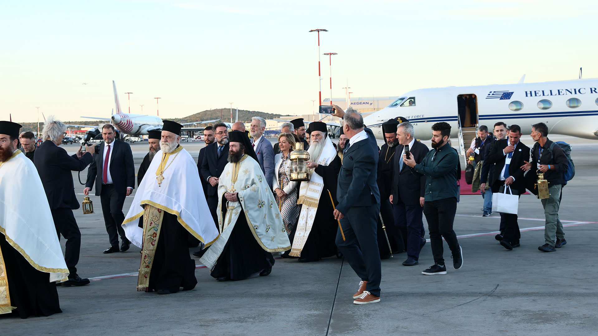 Εφτασε στην Ελλάδα το Αγιο Φως-2