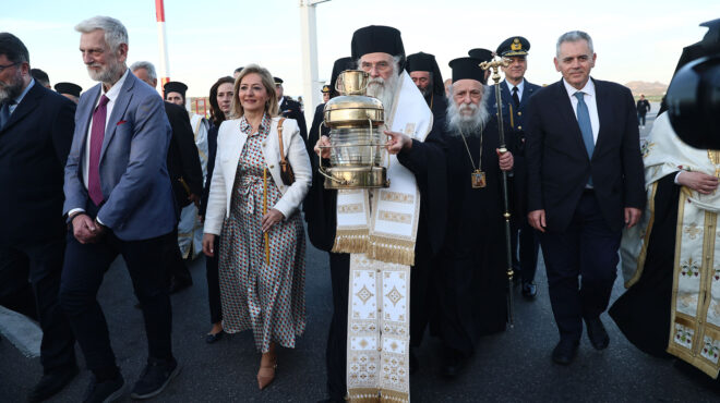 εφτασε-στην-ελλάδα-το-αγιο-φως-563573356