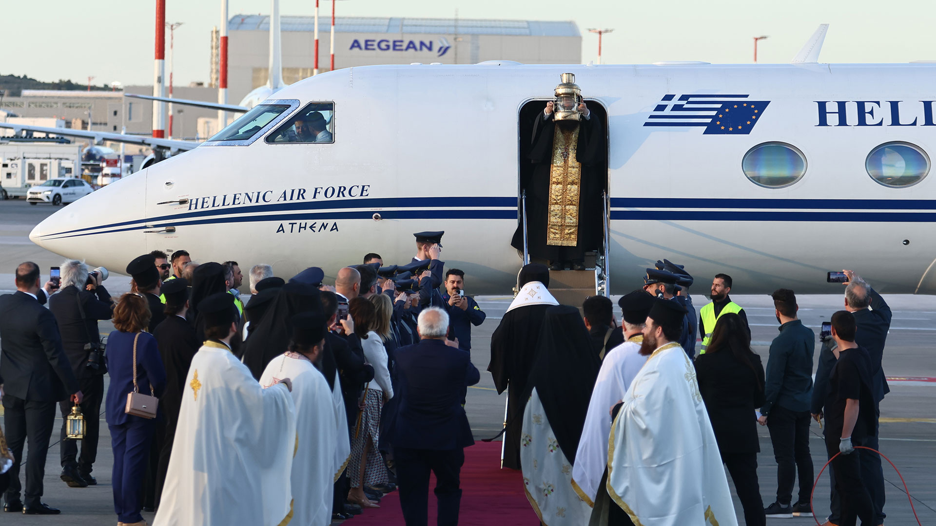 Εφτασε στην Ελλάδα το Αγιο Φως-1