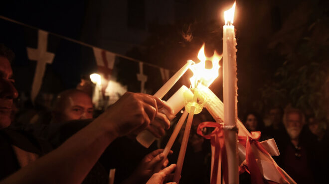 το-αγιο-φως-ταξίδεψε-σε-όλη-την-ελλάδα-563573413