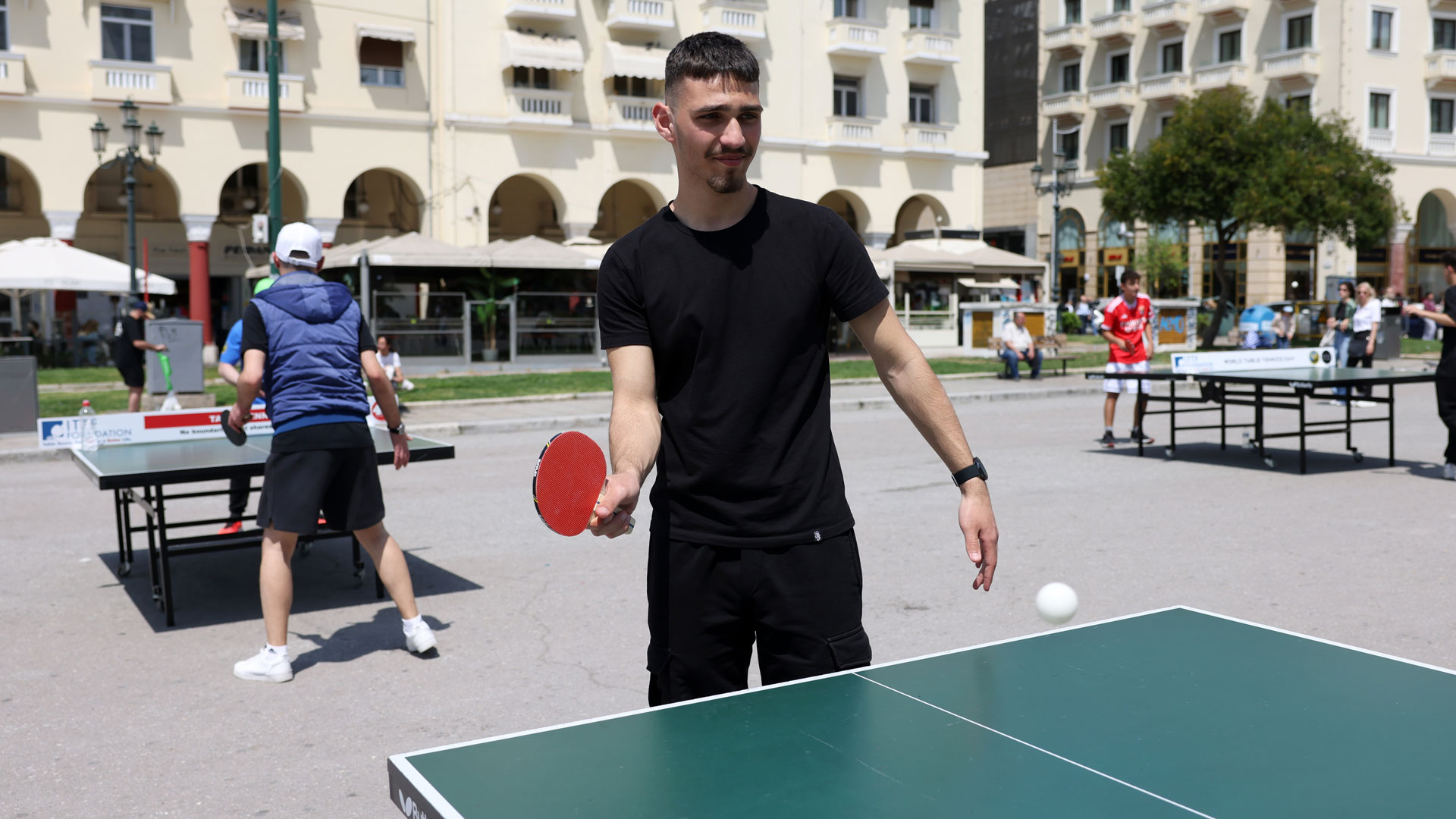 Θεσσαλονίκη: Η πλατεία Αριστοτέλους έγινε ένα μεγάλο… τραπέζι πινγκ πονγκ-2