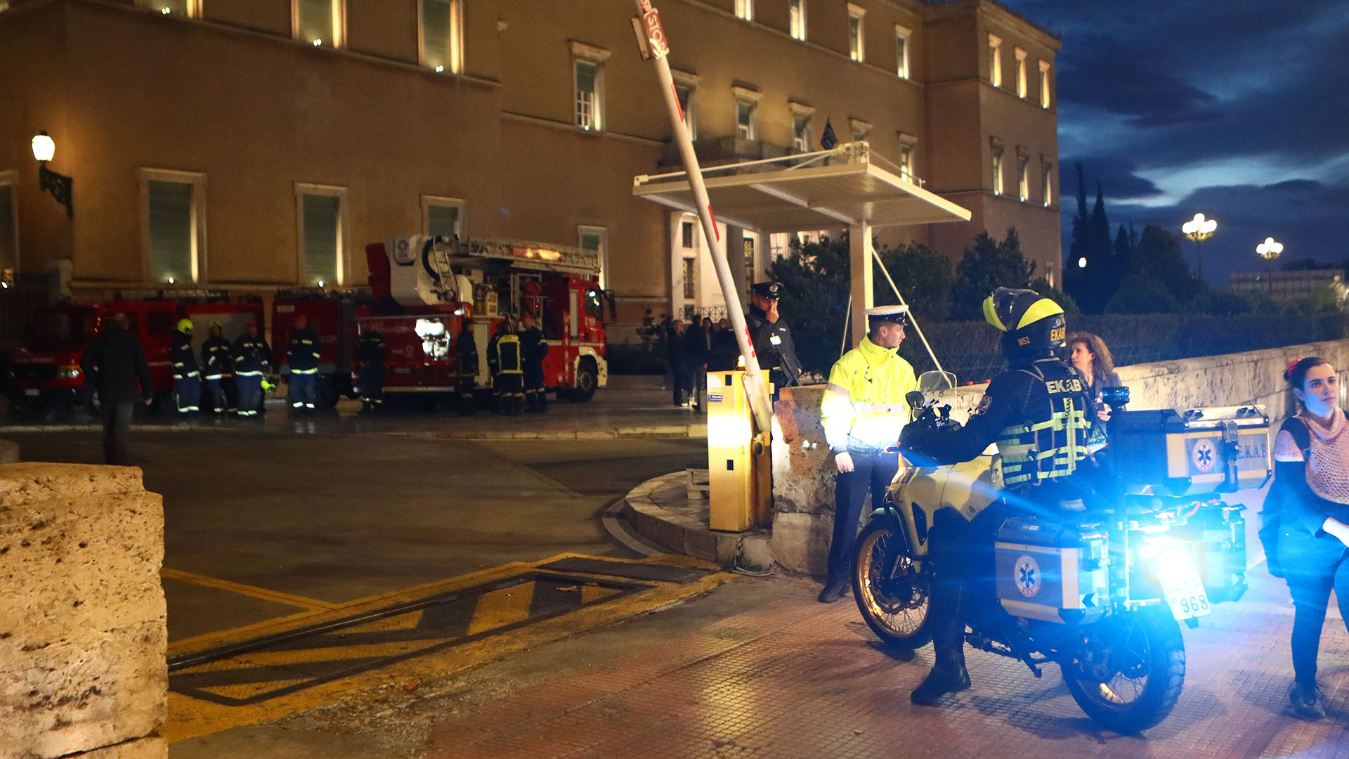 Φάρσα η προειδοποίηση για βόμβα στη Βουλή – Ταυτοποιήθηκε ο δράστης-2