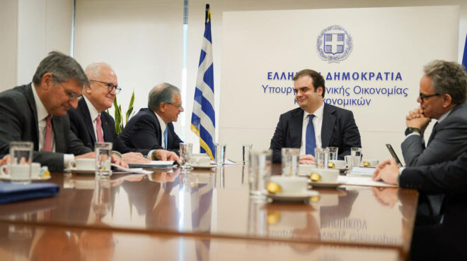 τι-συζήτησε-ο-κυρ-πιερρακάκης-με-την-εν-563552992