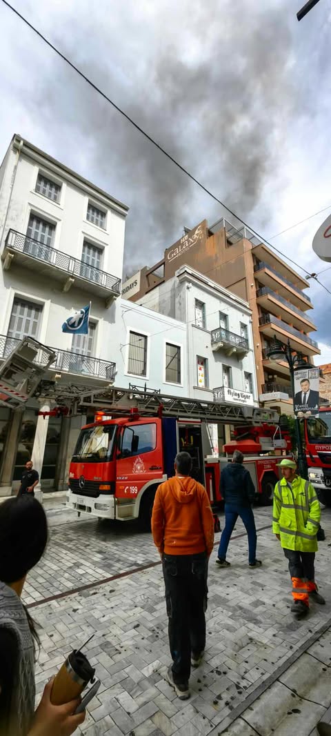 Πάτρα: Φωτιά σε κατάστημα στο κέντρο της πόλης-2