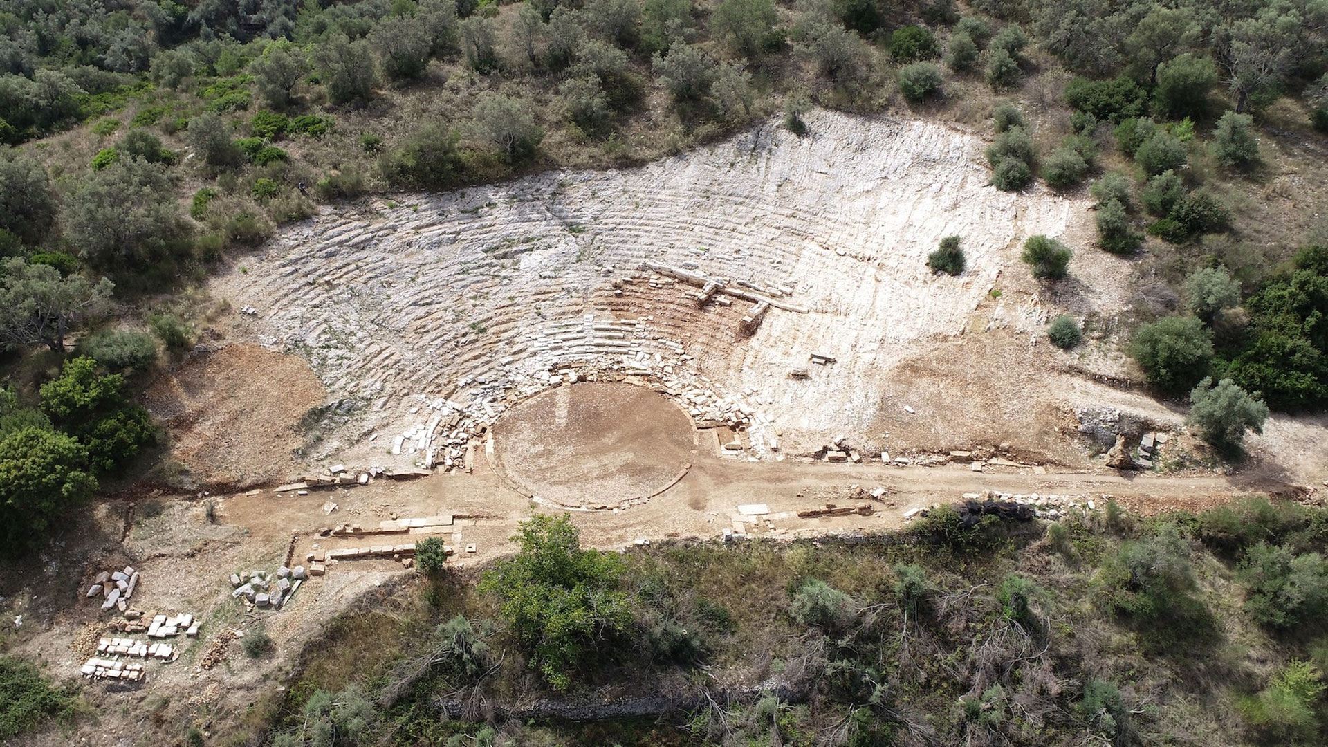 Λευκάδα: Στο φως το πρώτο αρχαίο θέατρο των Ιονίων νησιών-5