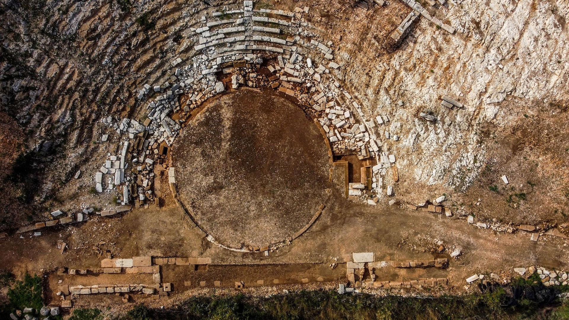 Λευκάδα: Στο φως το πρώτο αρχαίο θέατρο των Ιονίων νησιών-6