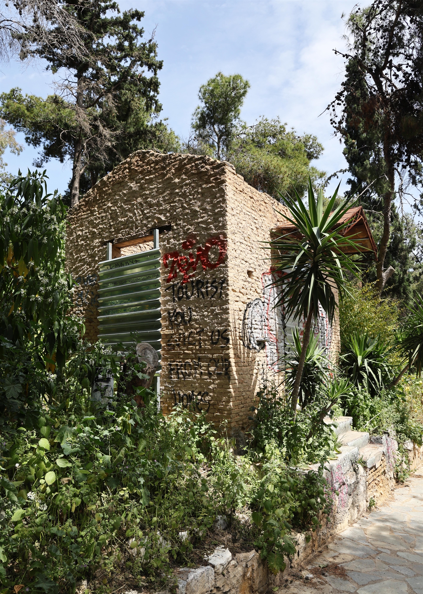 Δήμος Αθηναίων: Η κόντρα με φόντο τις μολότοφ-1