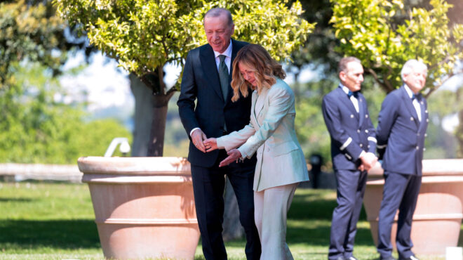 φλερτ-μελόνι-ερντογάν-για-στενότερη-563587870