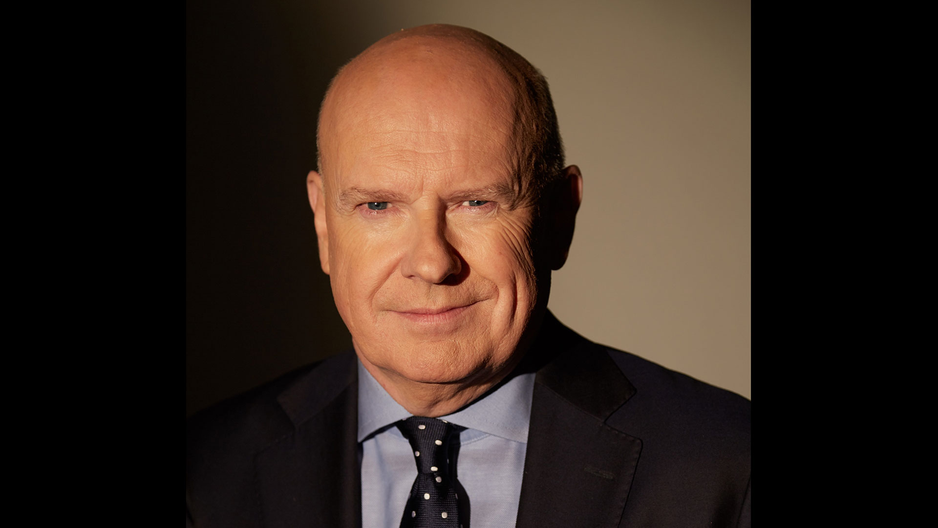 τζέραρντ-μπέικερ-στην-κ-h-τρίτη-θητεί-563548381