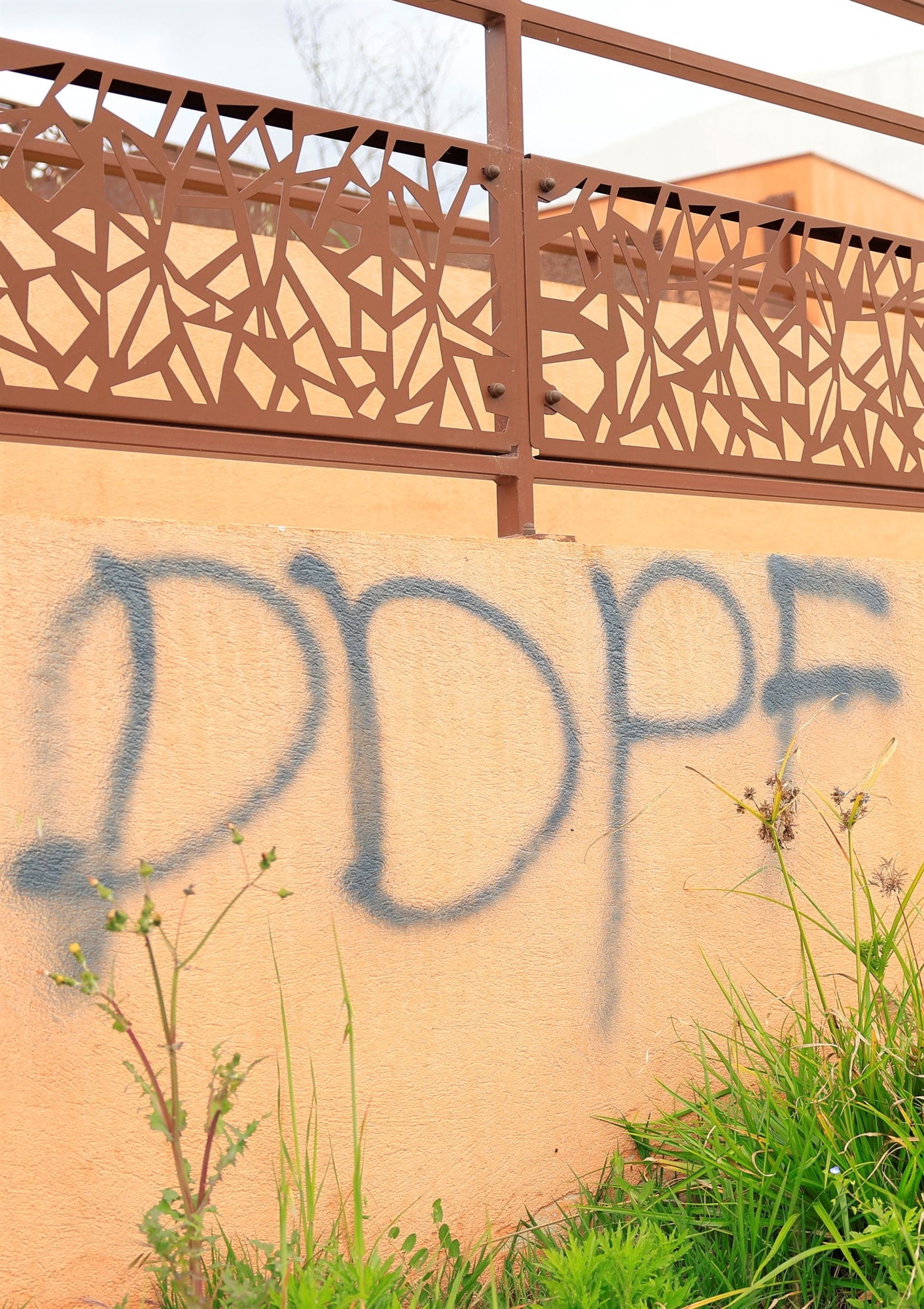 Επανεκτίμηση σχέσεων με την AfD-1