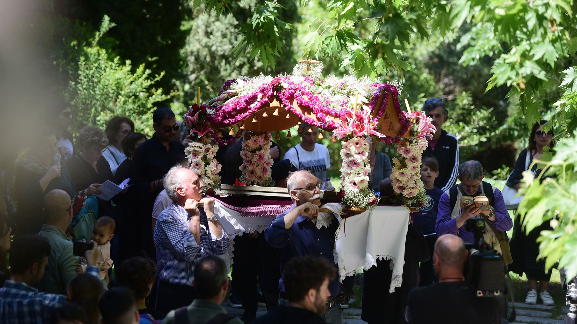 «Εδώ δεν είναι φολκλόρ ο Επιτάφιος», η αιώνια ευλογία της Μεγάλης Παρασκευής-2