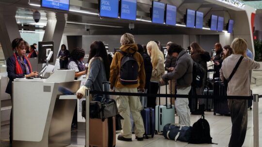 Οι Ευρωπαίοι τουρίστες αποφεύγουν τις ΗΠΑ και πάνε Καναδά