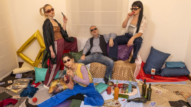 μια-θεατρική-παράσταση-που-παντρεύει-563580205