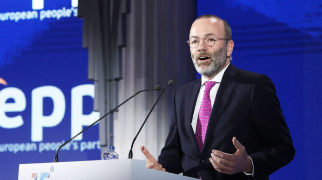 προς-επανεκλογή-βέμπερ-στο-ελκ-563577973