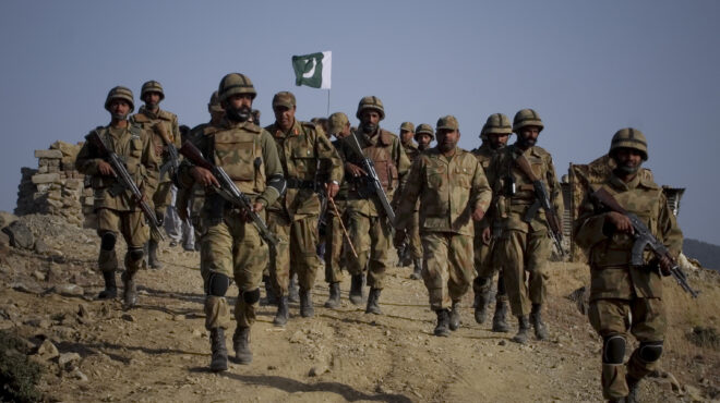 πακιστάν-επίκειται-στρατιωτική-εισ-563584798