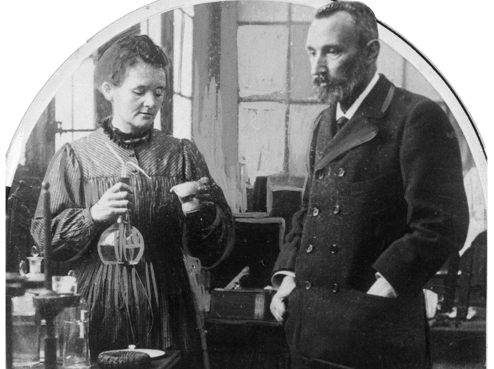 σαν-σήμερα-20-απριλίου-1902-η-μαρί-και-ο-πιέ-563570998