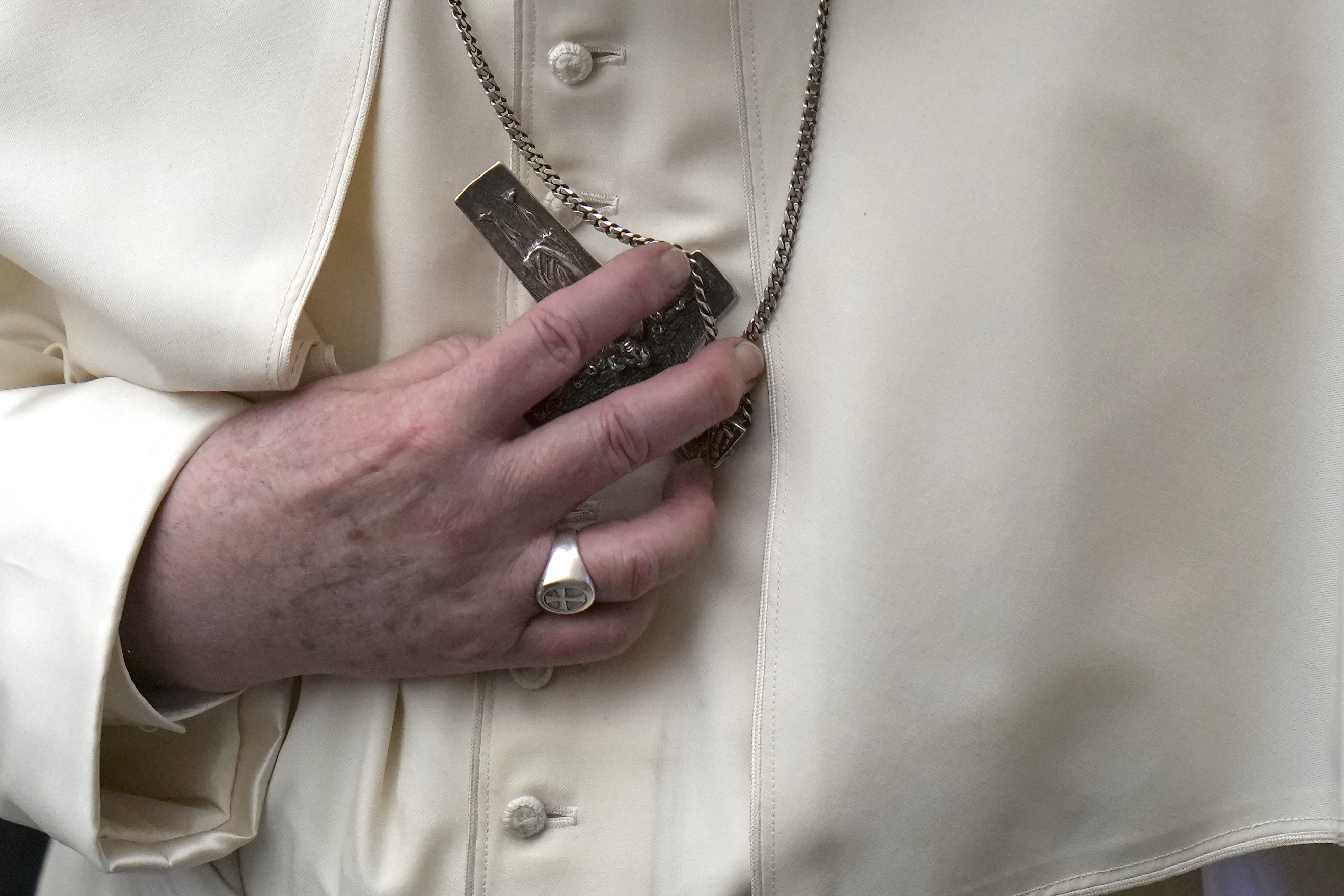 «Ηταν ο πιο ταπεινός μας πελάτης» – Ο ράφτης του Πάπα Φραγκίσκου στην «Κ»-7