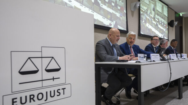 οι-ηπα-αποχωρούν-από-ομάδα-που-συνέλεγ-563547154